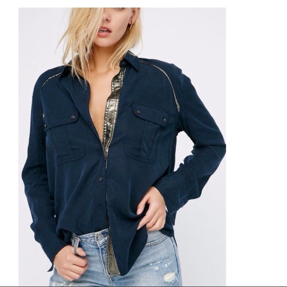 FREE PEOPLE Off Campus Button Down Top in Navy | Small